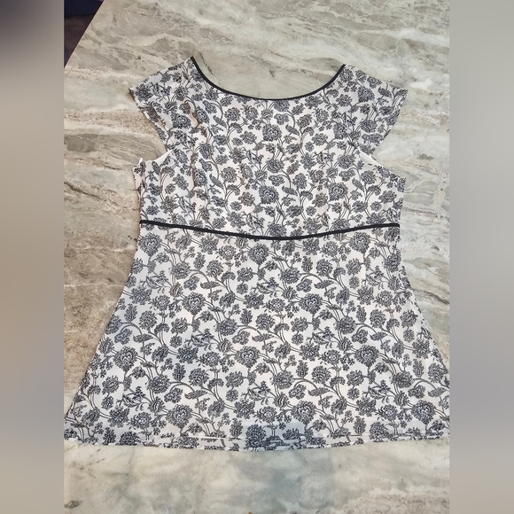 LOFT Navy Floral Faux Wrap Blouse Size 14 Cap Sleeve Lined Sheer Overlay - Picture 8 of 10